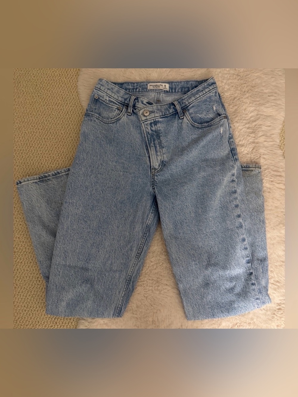 Abercrombie 90’s straight ultra high rise criss cross jeans